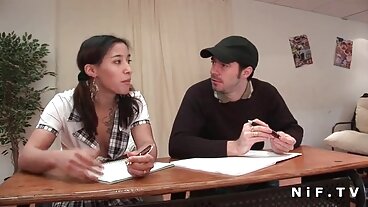 تظهر افلام سكسي مترجمه كامله شقراء MILF Magnifique من جسم رائع في حمام السباحة