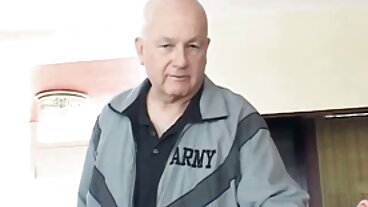 الحارس الشخصي والزوجة ذات الوجه إخفاء افلام سكسي فيديو من بعل